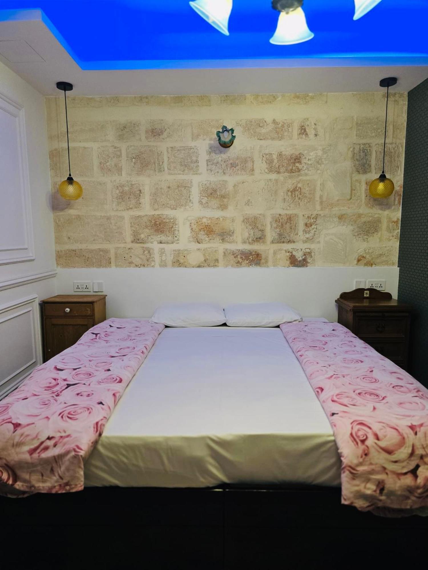 Economy Double or Twin Room Internal View