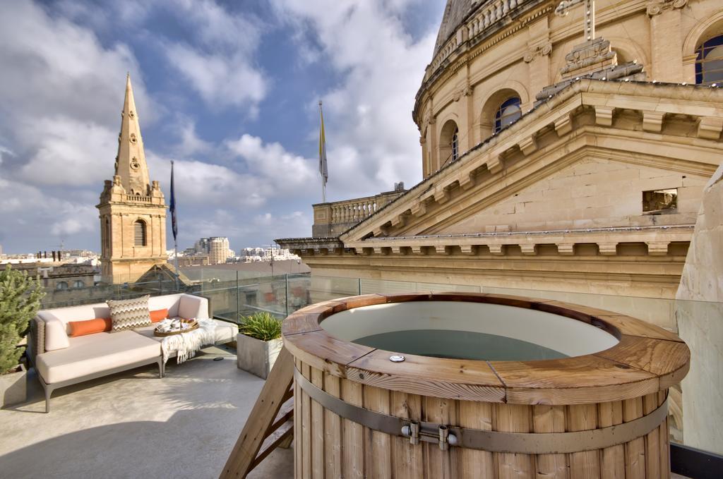 Suite en Duplex - Terrasse et Bain à Remous